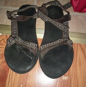 BLACK STRAPPY SANDALS